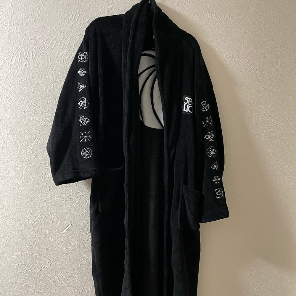 Seven Lions Robe